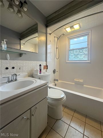 3824 Valacamp Avenue SE, Warren, OH 44484