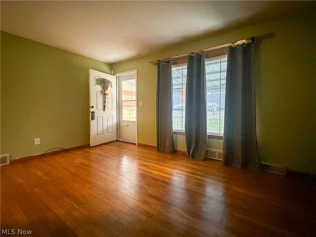 3824 Valacamp Avenue SE, Warren, OH 44484