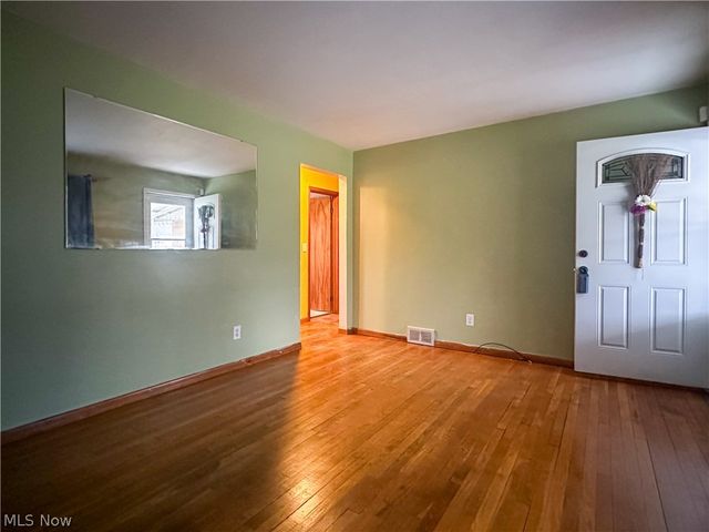 3824 Valacamp Avenue SE, Warren, OH 44484