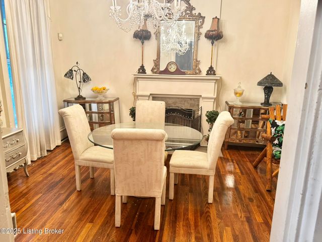 218 Locust St, Jeffersonville, IN 47130