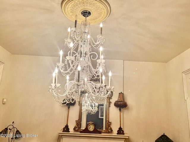 218 Locust St, Jeffersonville, IN 47130