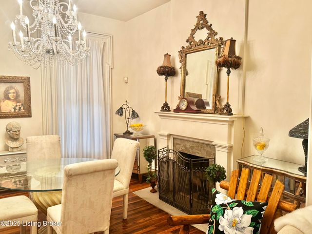 218 Locust St, Jeffersonville, IN 47130