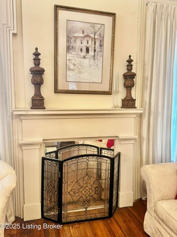 218 Locust St, Jeffersonville, IN 47130