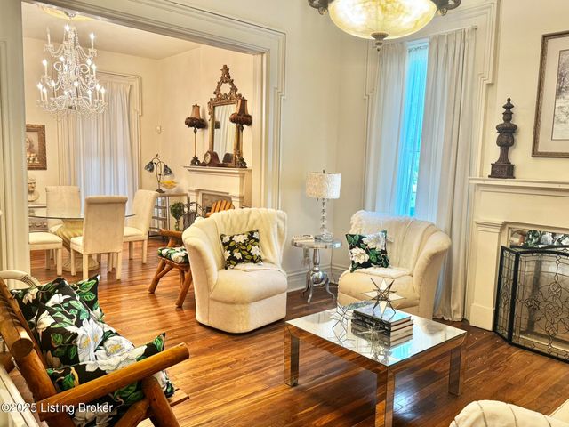 218 Locust St, Jeffersonville, IN 47130