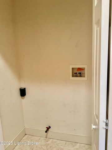 218 Locust St, Jeffersonville, IN 47130