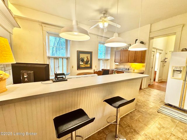 218 Locust St, Jeffersonville, IN 47130