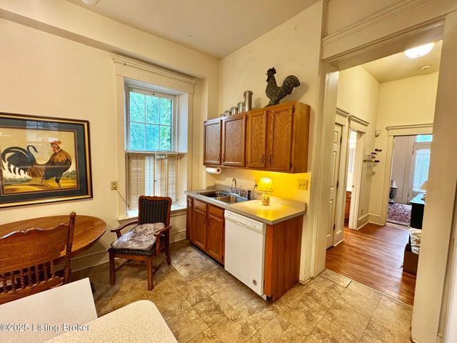 218 Locust St, Jeffersonville, IN 47130