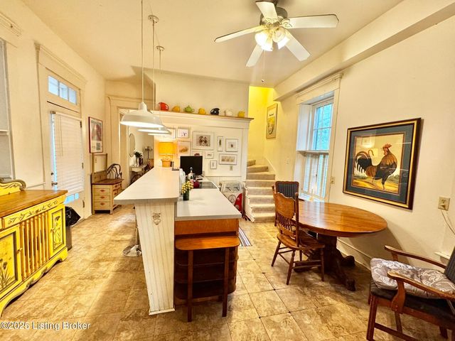 218 Locust St, Jeffersonville, IN 47130