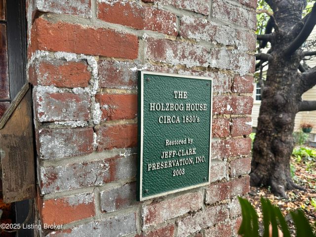 218 Locust St, Jeffersonville, IN 47130