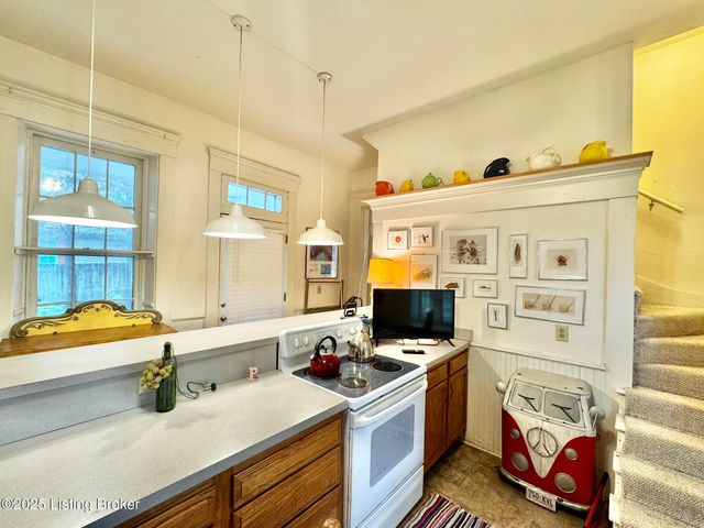 218 Locust St, Jeffersonville, IN 47130