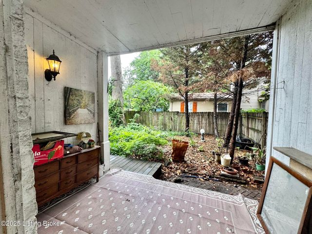 218 Locust St, Jeffersonville, IN 47130