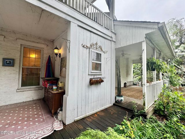 218 Locust St, Jeffersonville, IN 47130