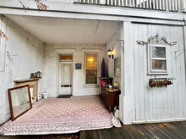 218 Locust St, Jeffersonville, IN 47130