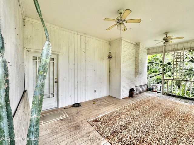 218 Locust St, Jeffersonville, IN 47130