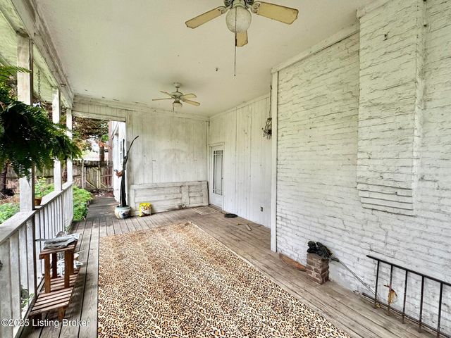 218 Locust St, Jeffersonville, IN 47130