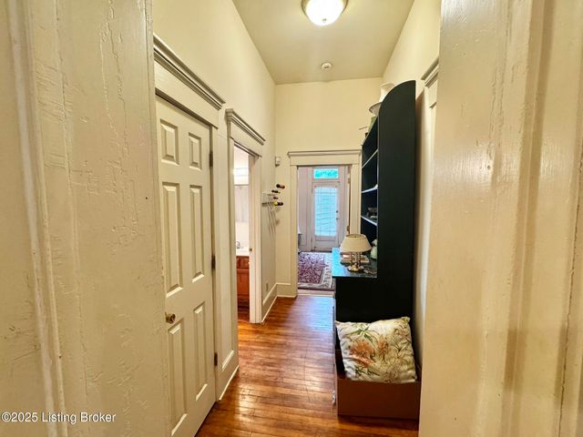 218 Locust St, Jeffersonville, IN 47130