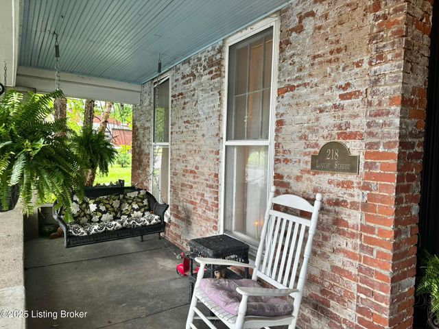 218 Locust St, Jeffersonville, IN 47130