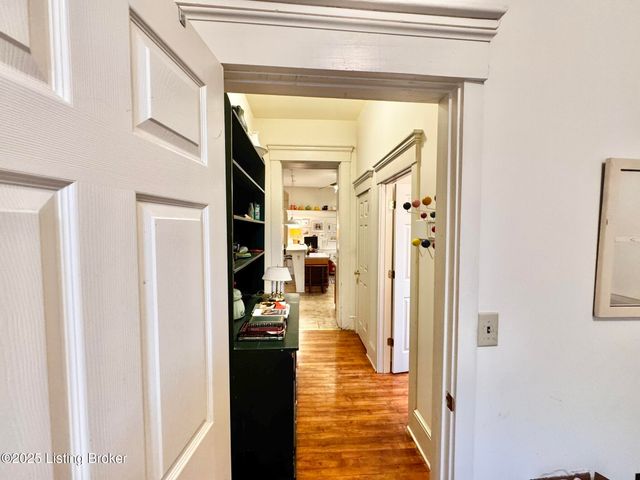 218 Locust St, Jeffersonville, IN 47130