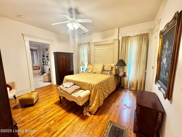 218 Locust St, Jeffersonville, IN 47130