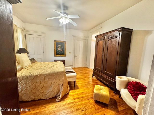 218 Locust St, Jeffersonville, IN 47130