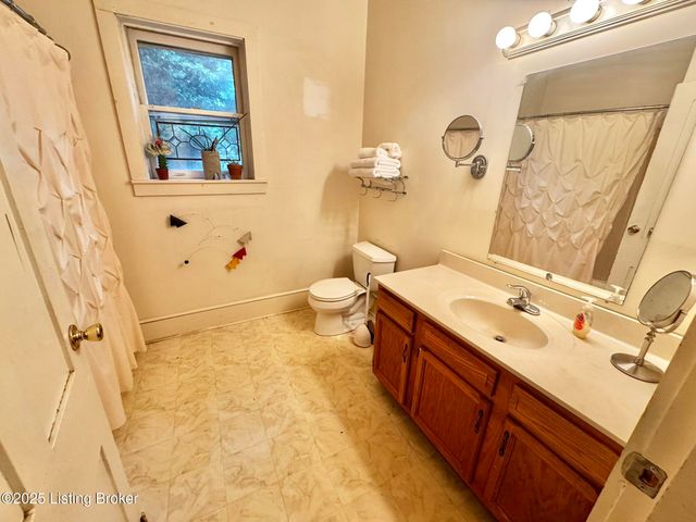 218 Locust St, Jeffersonville, IN 47130