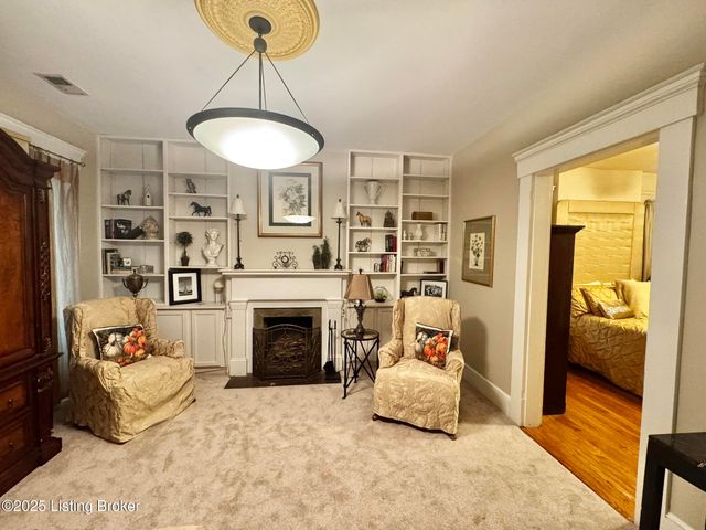 218 Locust St, Jeffersonville, IN 47130