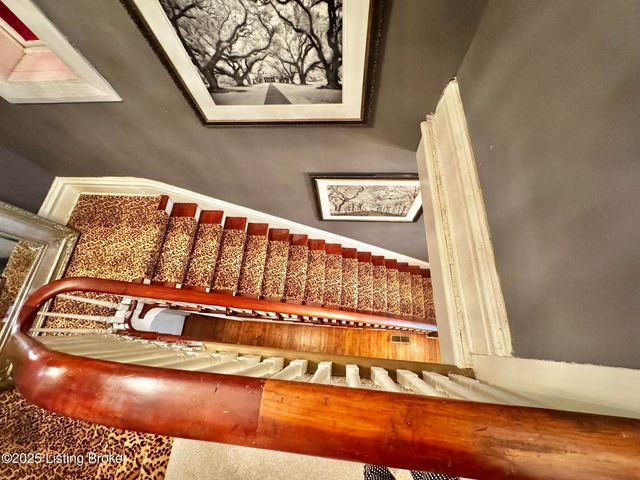 218 Locust St, Jeffersonville, IN 47130