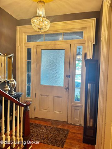 218 Locust St, Jeffersonville, IN 47130