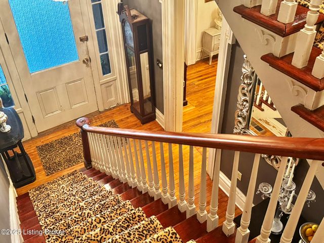 218 Locust St, Jeffersonville, IN 47130