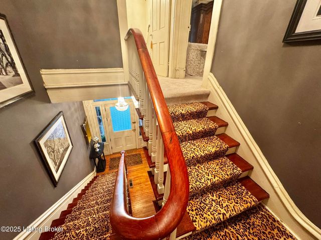 218 Locust St, Jeffersonville, IN 47130