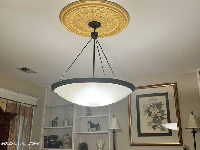 218 Locust St, Jeffersonville, IN 47130