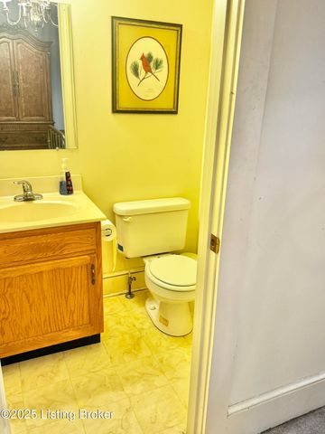 218 Locust St, Jeffersonville, IN 47130