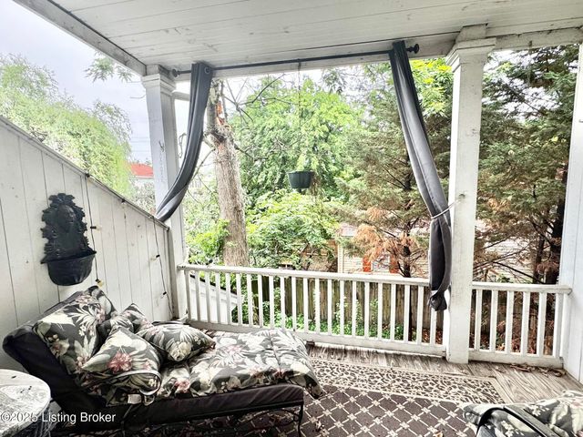 218 Locust St, Jeffersonville, IN 47130