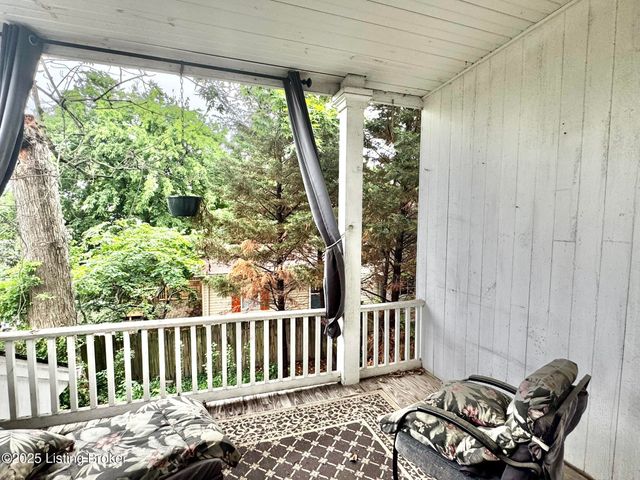 218 Locust St, Jeffersonville, IN 47130