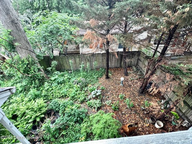 218 Locust St, Jeffersonville, IN 47130