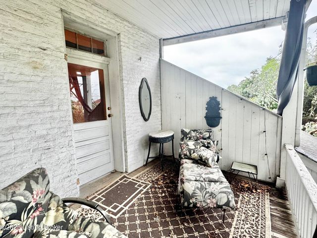 218 Locust St, Jeffersonville, IN 47130