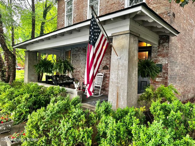 218 Locust St, Jeffersonville, IN 47130