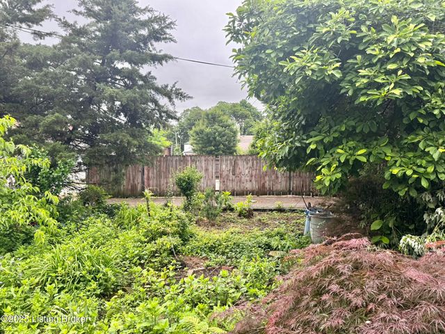 218 Locust St, Jeffersonville, IN 47130