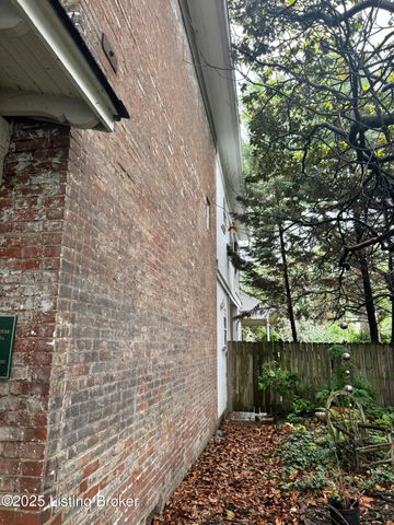 218 Locust St, Jeffersonville, IN 47130