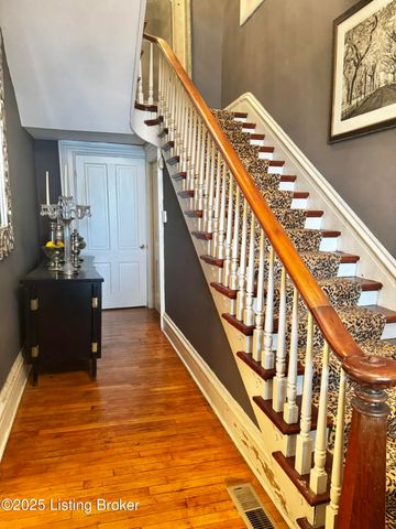 218 Locust St, Jeffersonville, IN 47130