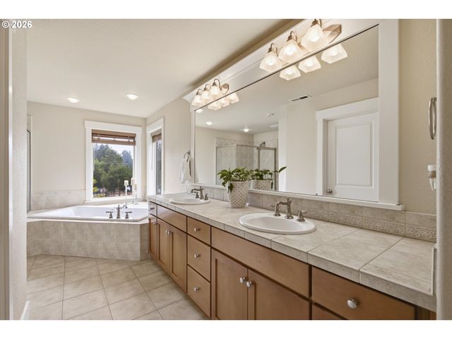 11090 Nw CRYSTAL CREEK Ln, Portland, OR 97229