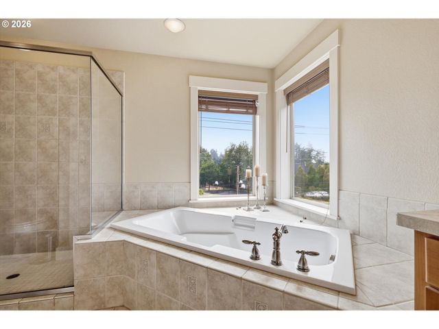 11090 Nw CRYSTAL CREEK Ln, Portland, OR 97229