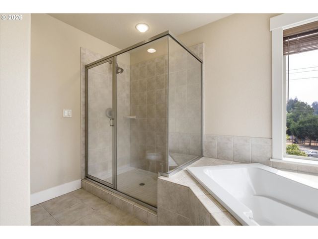 11090 Nw CRYSTAL CREEK Ln, Portland, OR 97229