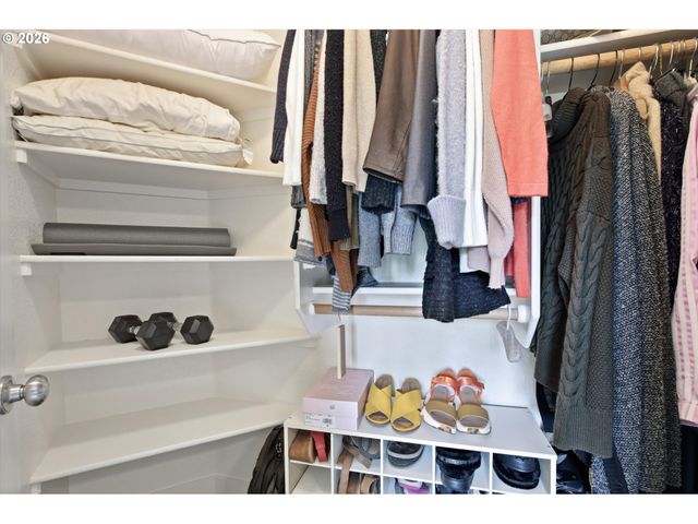 11090 Nw CRYSTAL CREEK Ln, Portland, OR 97229