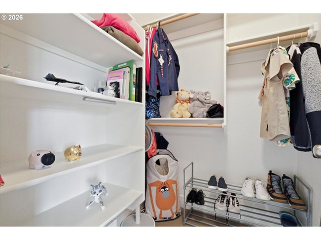 11090 Nw CRYSTAL CREEK Ln, Portland, OR 97229