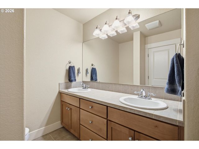 11090 Nw CRYSTAL CREEK Ln, Portland, OR 97229