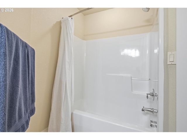 11090 Nw CRYSTAL CREEK Ln, Portland, OR 97229