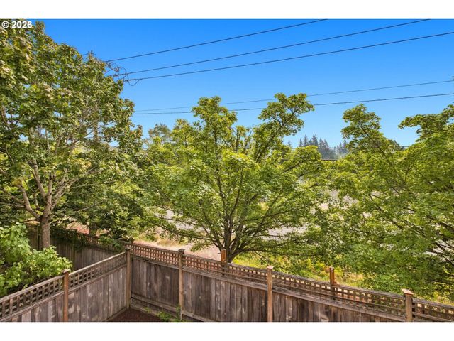 11090 Nw CRYSTAL CREEK Ln, Portland, OR 97229