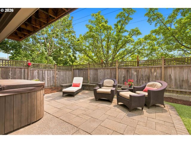 11090 Nw CRYSTAL CREEK Ln, Portland, OR 97229