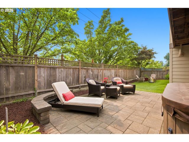 11090 Nw CRYSTAL CREEK Ln, Portland, OR 97229